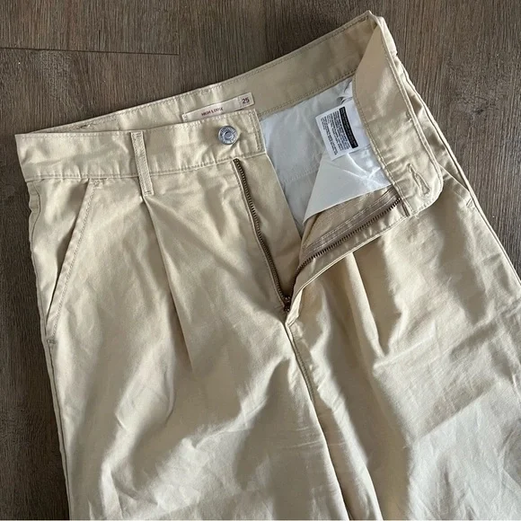 Levi’s Premium 100% Cotton High Loose Pleated Pants - Cream Beige - Size 25 - Picture 5 of 13
